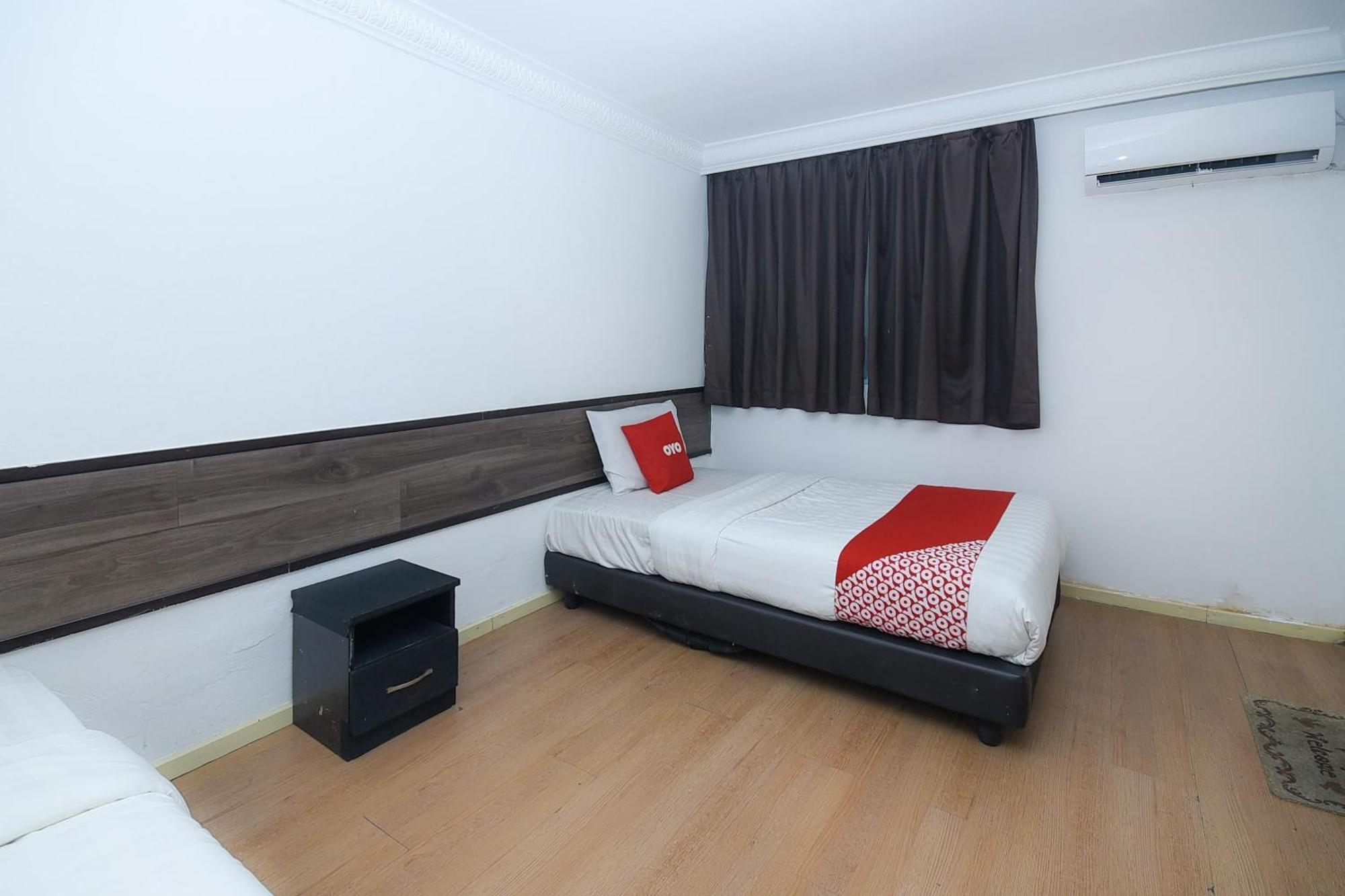 Oyo 90820 River Inn Miri Extérieur photo