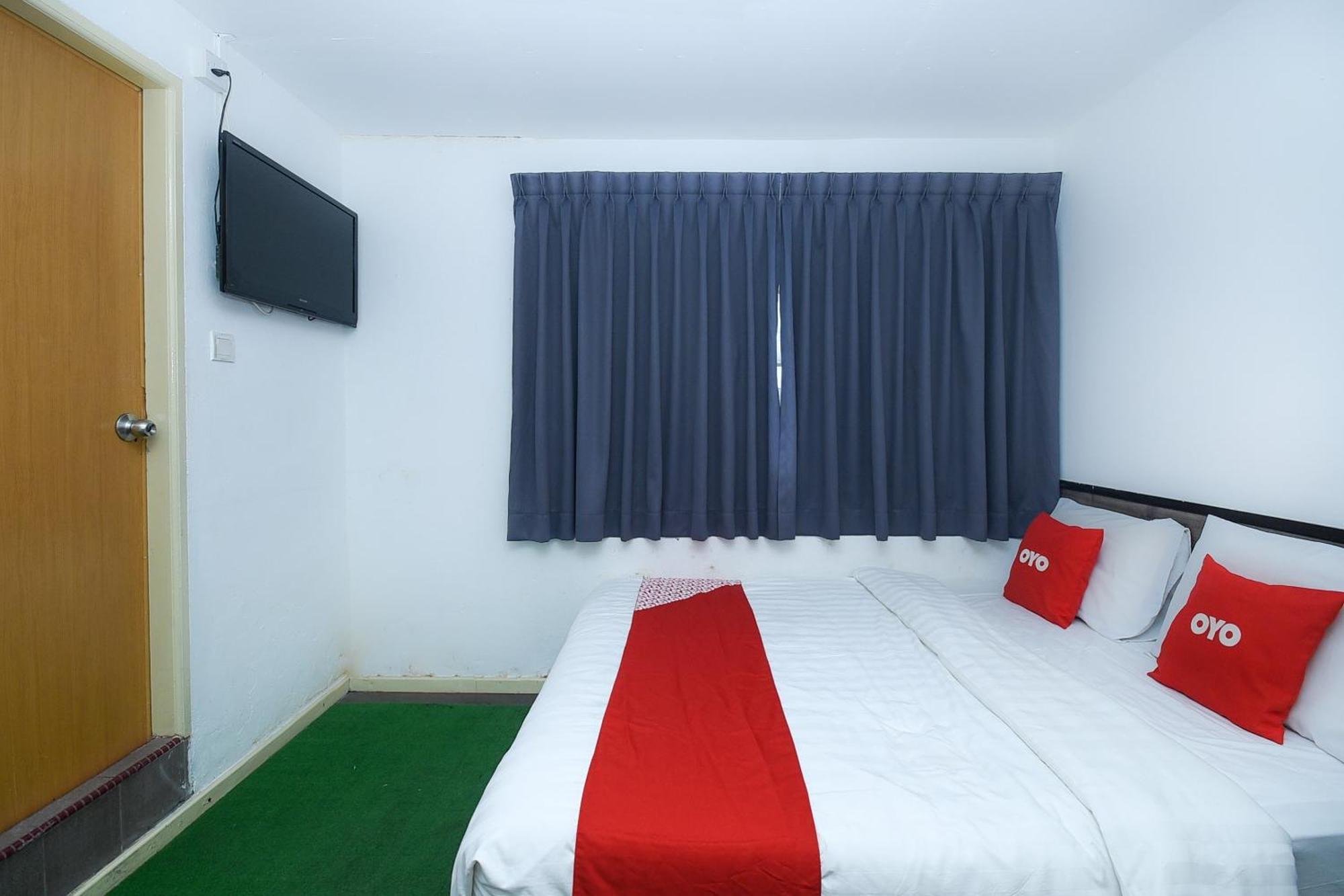 Oyo 90820 River Inn Miri Extérieur photo