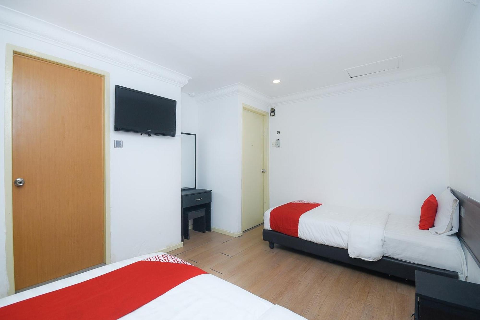 Oyo 90820 River Inn Miri Extérieur photo