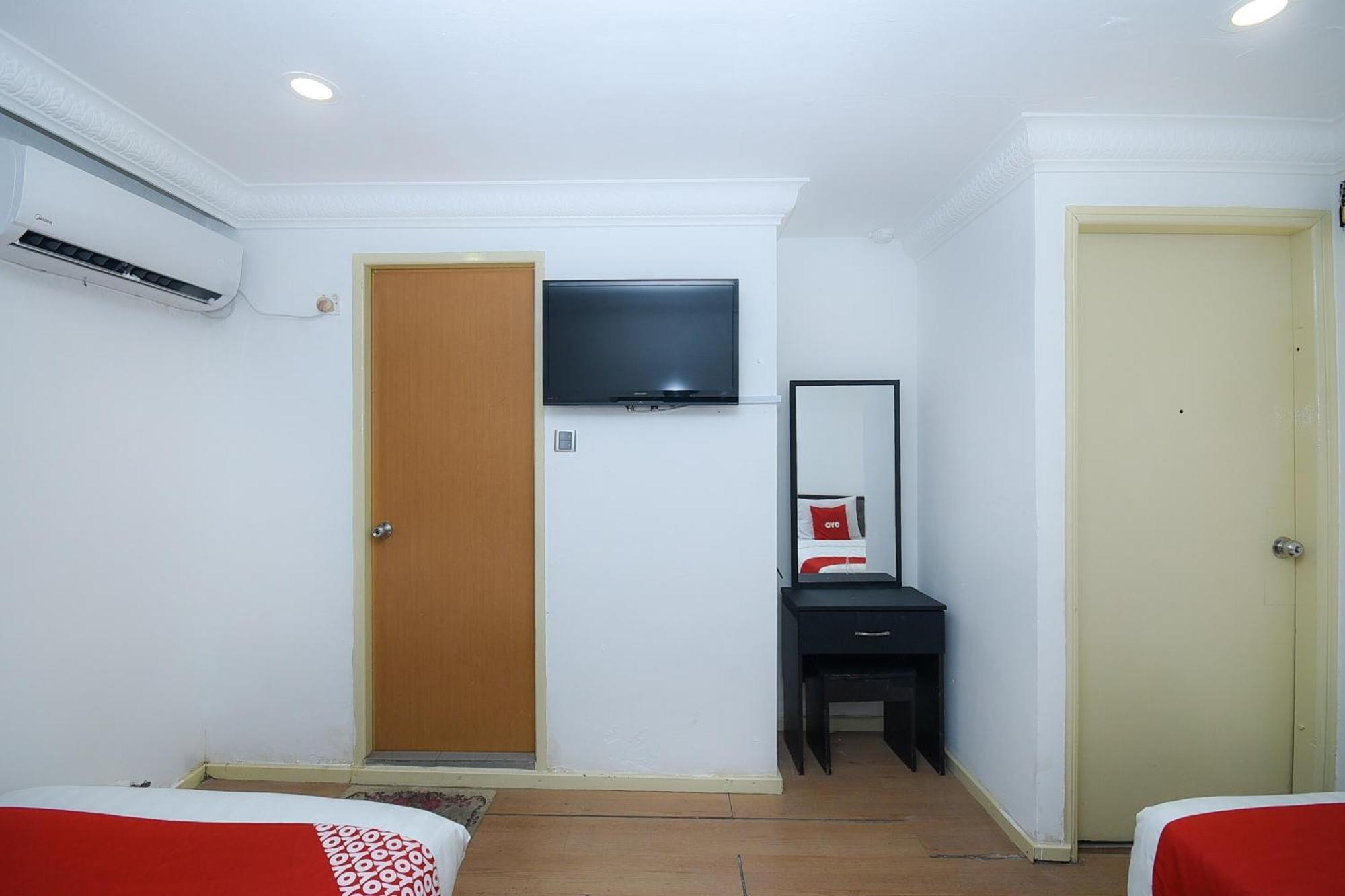 Oyo 90820 River Inn Miri Extérieur photo